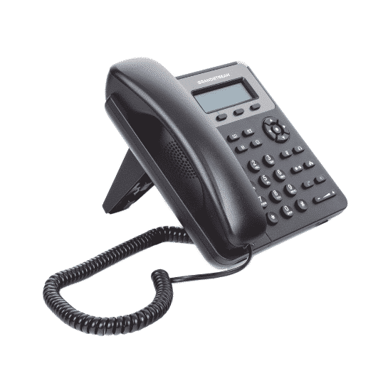 Teléfono IP Grandstream GXP1610 en vista lateral sobre su base de soporte, con auricular colgado y cordón rizado