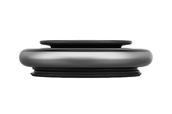 Parlante bluetooth para reuniones Yealink CP900 en vista lateral, perfil bajo con acabado plateado y base negra