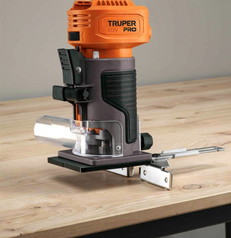Router Inalámbrico Truper Pro ROUI-20AS 20 V brushless solo herramienta con mango ergonómico doble y base transparente.