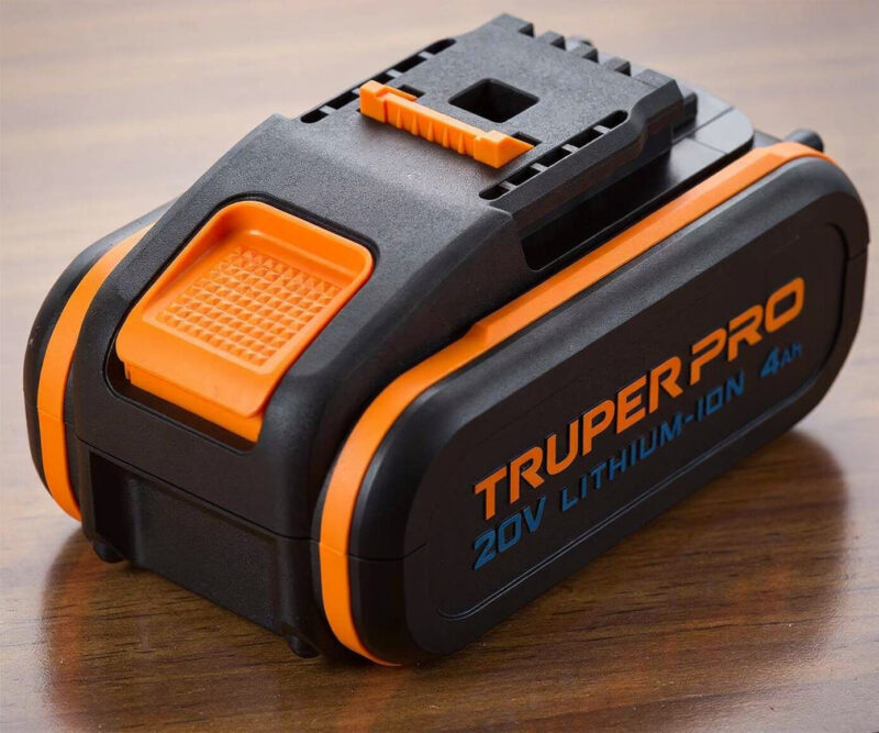 Batería Ion Litio Truper PRO BAT-20A4-2 20 V 4 Ah con indicador LED de nivel de carga y diseño ergonómico.