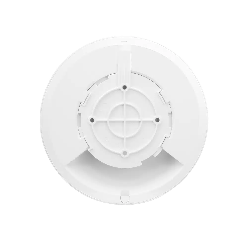 AP Ubiquiti UniFi AC Lite vista trasera de la base de montaje con orificios para fijar en techo o pared