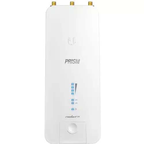 Access point Rocket Prism Ubiquiti R2AC-PRISM blanco, vista frontal con logo Prism, indicadores LED y tres conectores