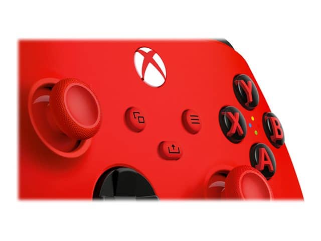 Control Xbox inalámbrico Microsoft rojo, primer plano de los joysticks texturizados y botones de acción