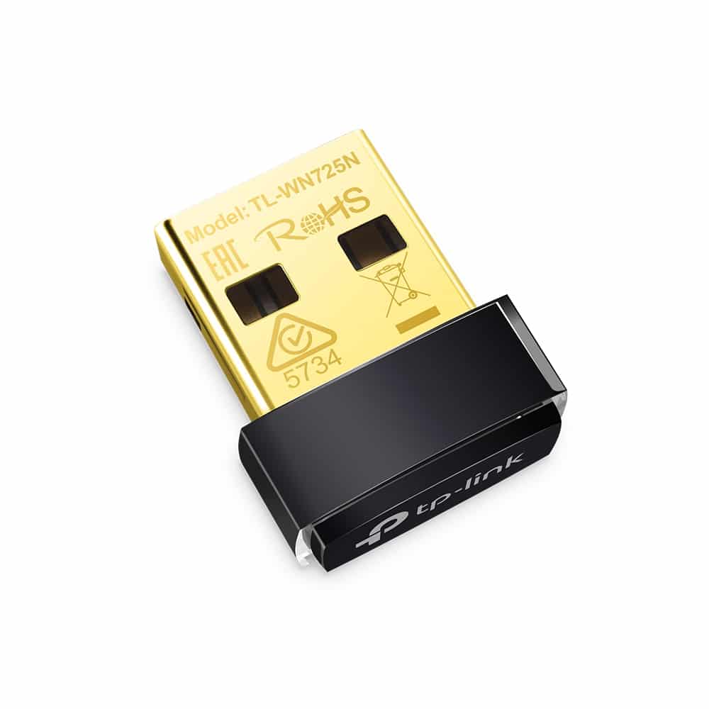 Adaptador WiFi nano USB TP-Link TL-WN725N en vista angular con el logo tp-link sobre la carcasa negra