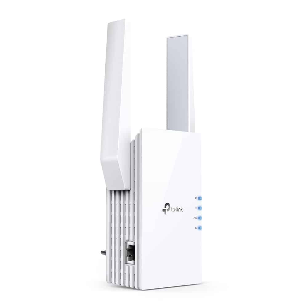 Repetidor WiFi TP-Link RE505X visto de lado con puerto Gigabit Ethernet, rejillas de ventilación y antenas