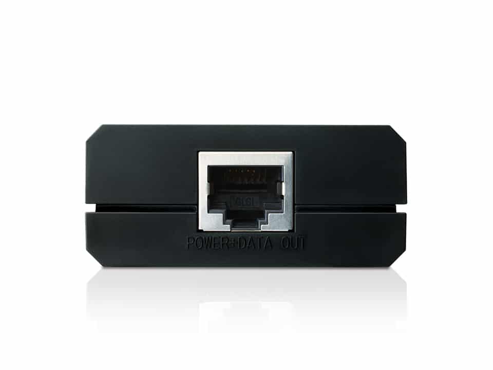 Inyector PoE TP-Link TL-POE150S, puerto RJ45 de salida POWER+DATA OUT que envía energía y datos al equipo PoE