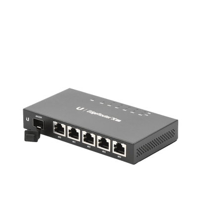 Router Ubiquiti EdgeRouter X SFP en vista lateral con rejilla de ventilación, puertos eth0 a eth4 y luces indicadoras
