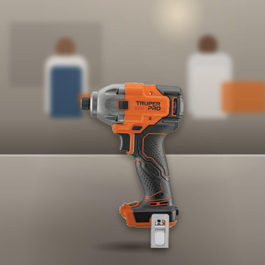 Destornillador de Impacto Truper Pro 20V Brushless 1/4" en una obra