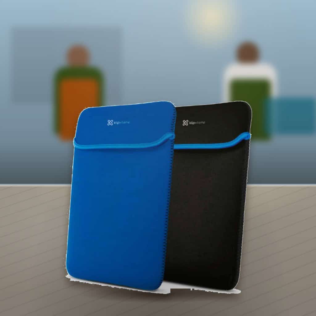 Funda Reversible Klip Xtreme KNS-214 Neopreno 14" en un espacio al aire libre