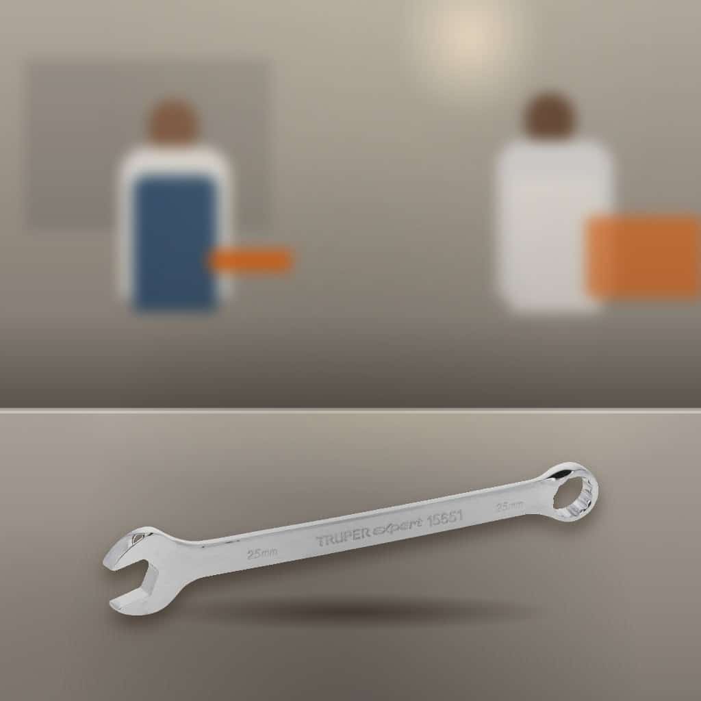 Llave Combinada Extralarga Truper Expert 25 mm en una obra
