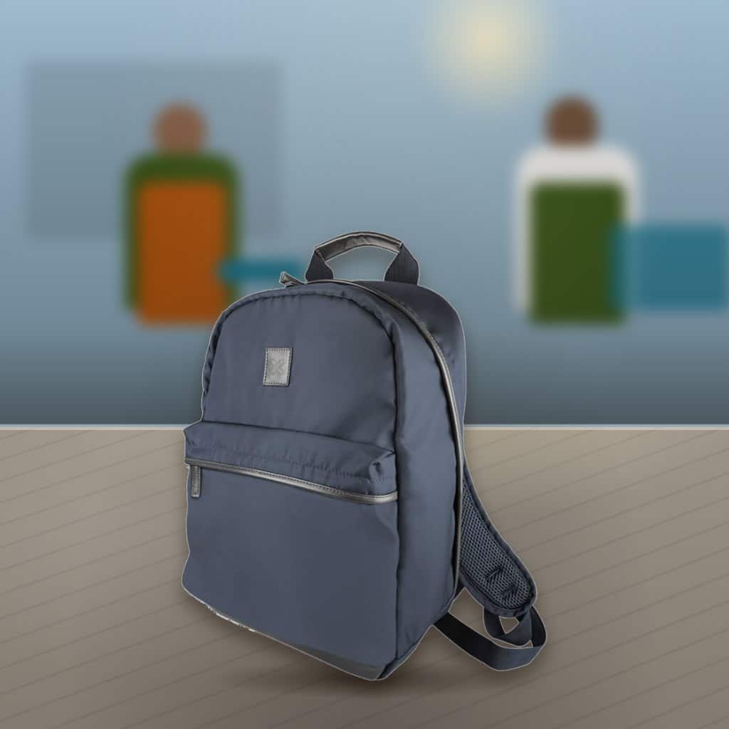 Mochila para Portátil Klip Xtreme KNB-435 Azul 15.6" en un espacio al aire libre