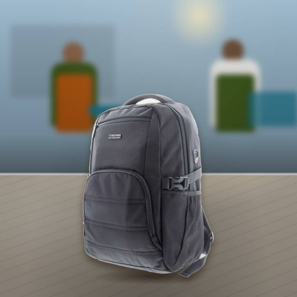 Morral de Viaje Klip Xtreme KNB-582 en un espacio al aire libre